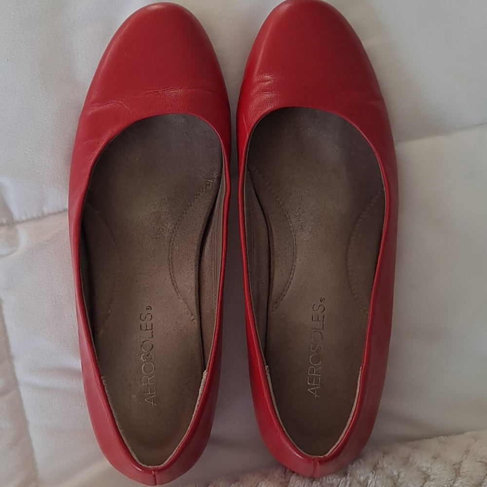 The perfect red flats